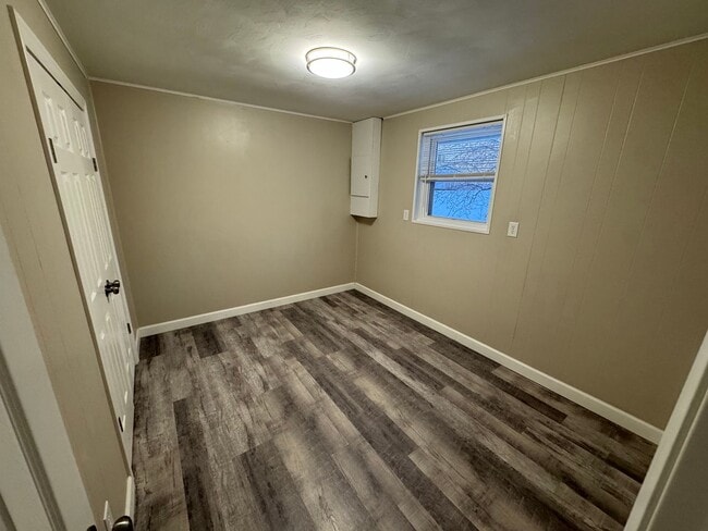 Building Photo - 101-103 Green Oaks Drive