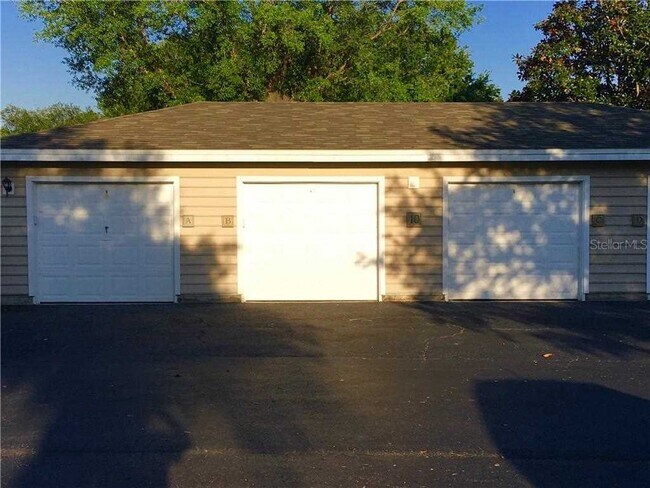 Private Garage - 7411 Vista Way