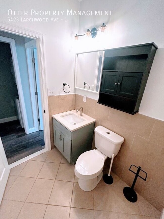 Building Photo - 5423 Larchwood Ave