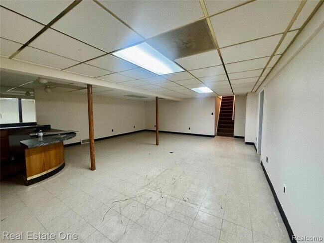 Building Photo - 37683 Adrian Dr