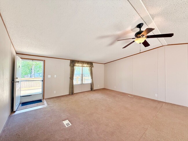 Building Photo - The Home You’ve Been Searching For!