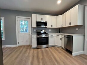 Building Photo - 417 W Court St