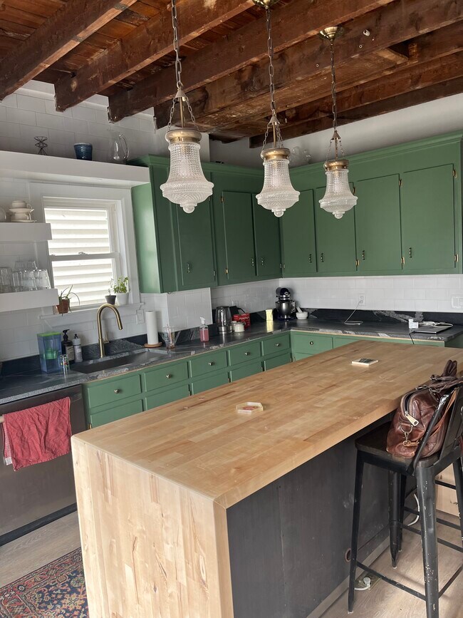 Kitchen - 90 Franklin Ave