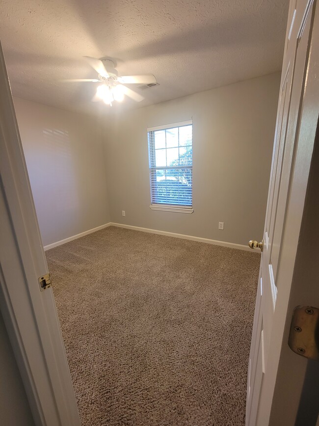 Building Photo - 1216 Pebble Creek Dr
