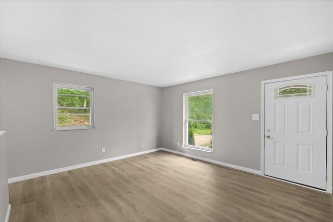Building Photo - 1 Manor Dr