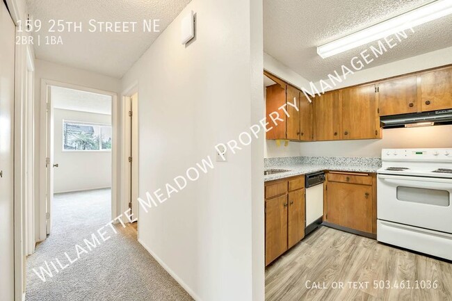 Building Photo - Spacious Updated 2 Bedroom 1 Bath Upstairs...