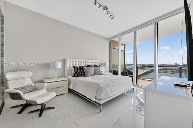 Building Photo - 1100 Biscayne Blvd