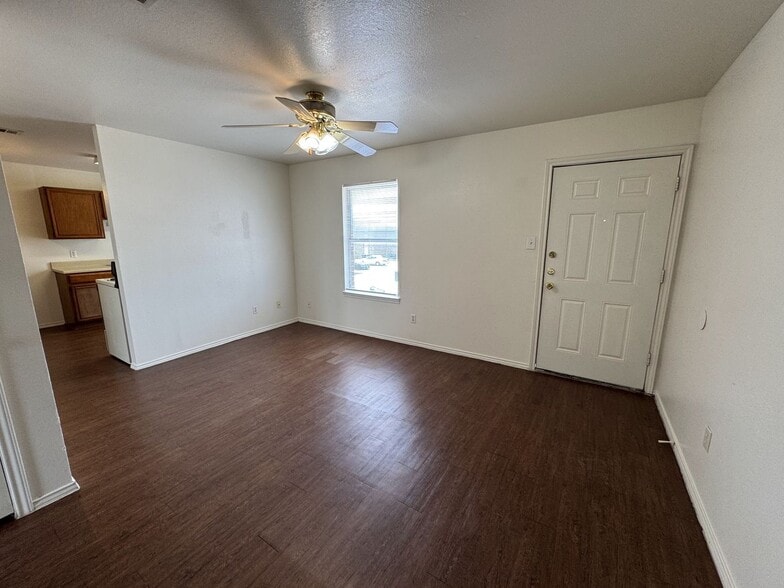 Building Photo - 1109 Horizon Dr