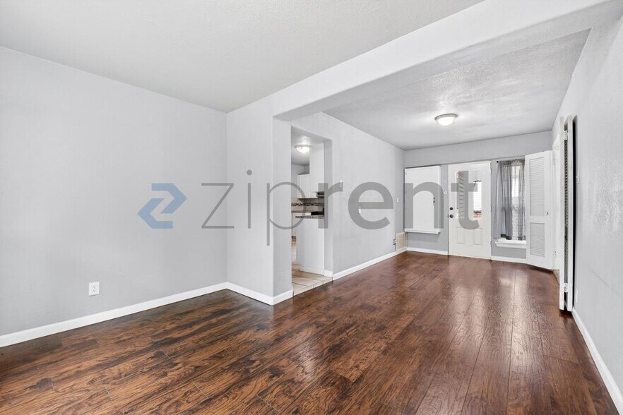 Building Photo - 2332 Grandview Dr