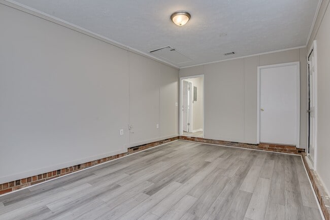Building Photo - 250 Almon Ct