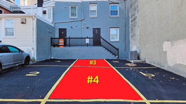 Building Photo - Townhome on Lawyer's Row