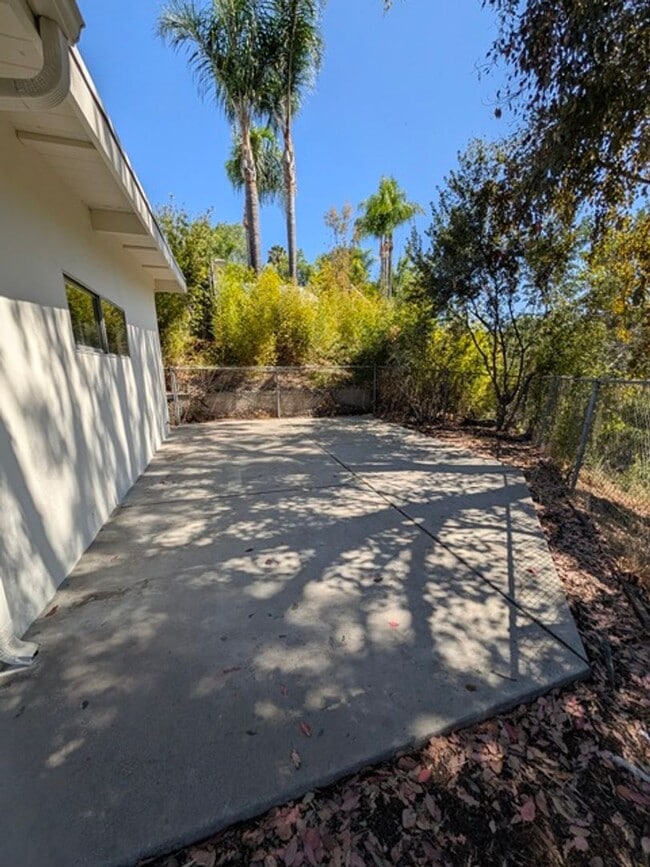 Building Photo - 5209 Hewlett Dr