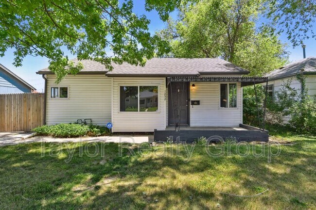 Building Photo - 1252 Xanthia St