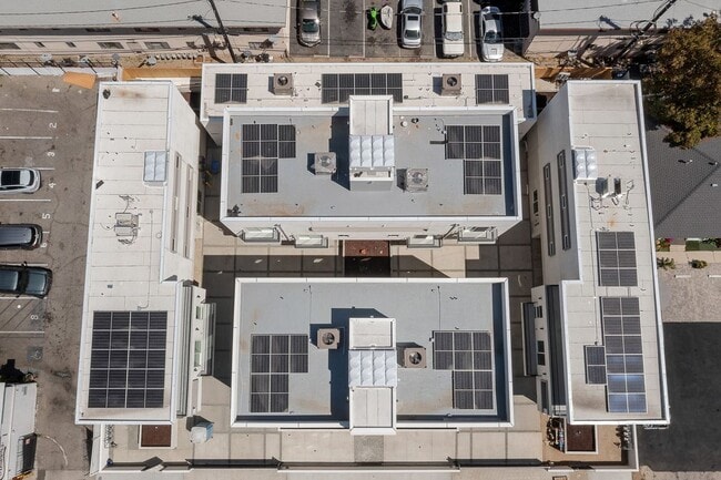Building Photo - 10967 Calvert St