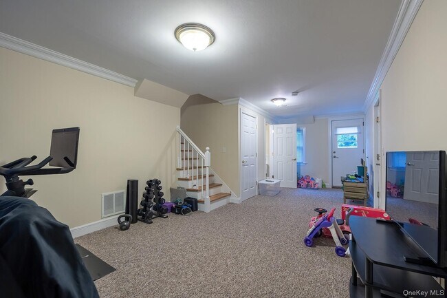 Building Photo - 11 Latonia Rd