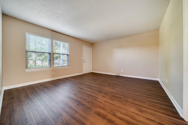 Building Photo - 1184 Meadowview Dr