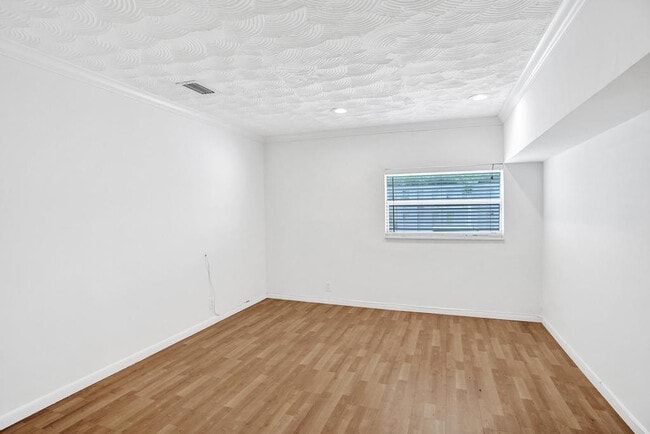 Building Photo - 2632 SE 10th Ct