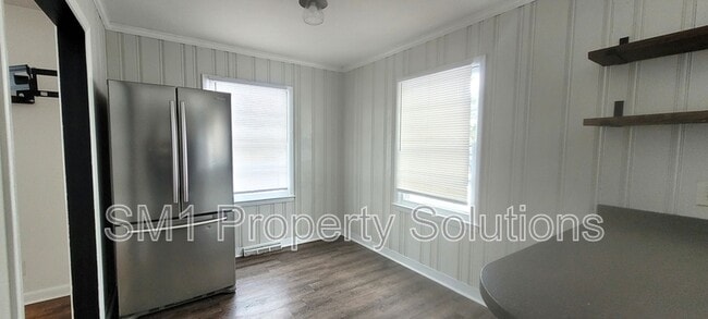 Building Photo - 1907 Apex Pl