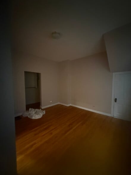 Building Photo - 918 W 35th St