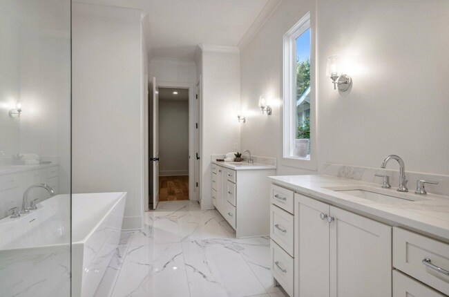 Building Photo - 2025 New Construction in the heart of Cent...