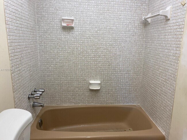 Building Photo - 555 NE 123rd St