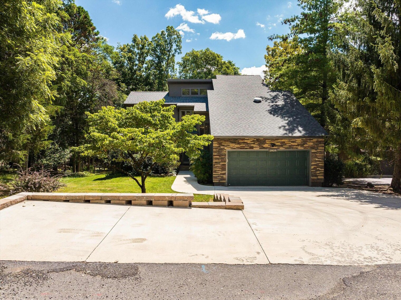 Building Photo - 2420 Hopkins Dr