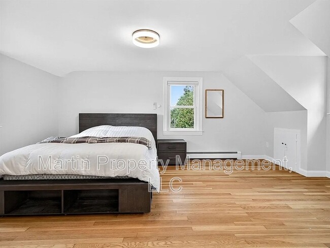 Building Photo - 37 Pine St