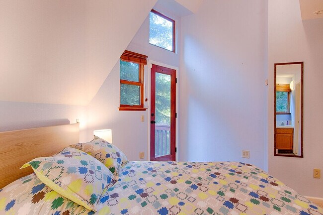 Building Photo - 1785 Austin Creek Rd