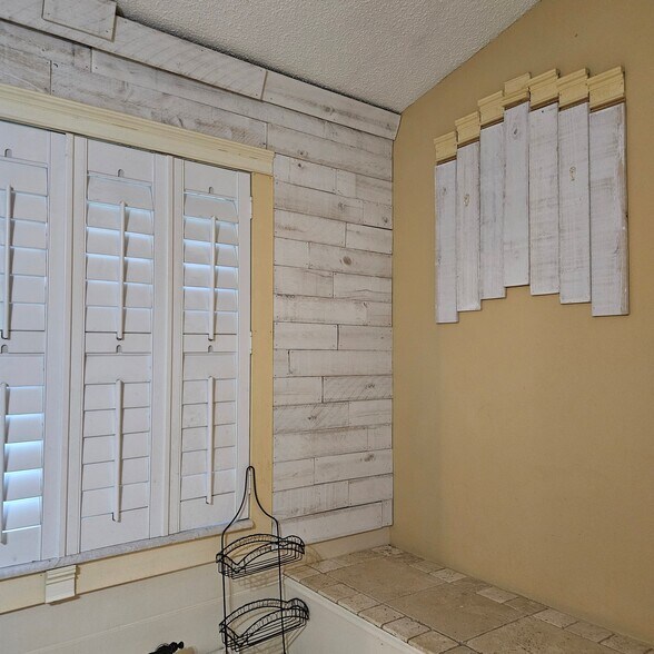 Building Photo - 1163 Colby Dr