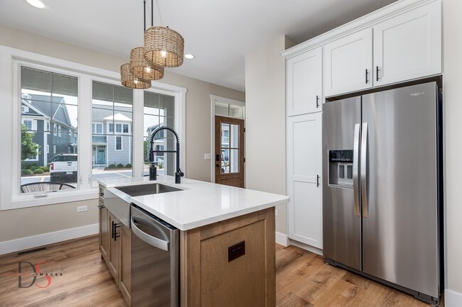 Building Photo - 208 Leeward Way