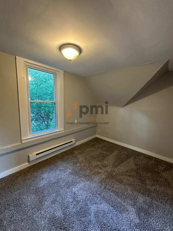 Building Photo - 2122 Elston St