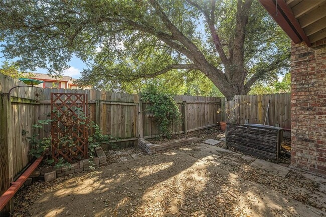 Building Photo - 8903 Trone Cir