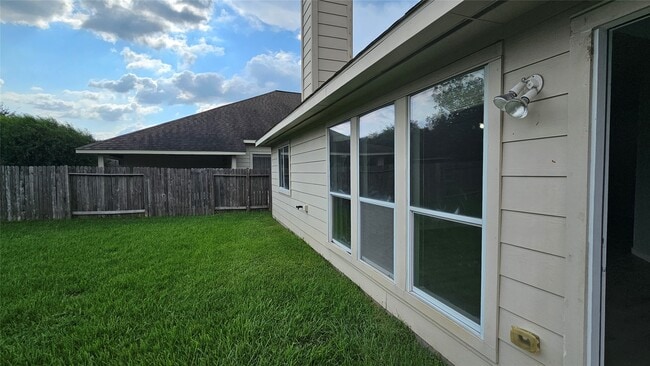 Building Photo - 18015 Willow Cliff Ln