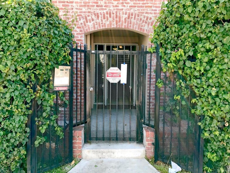 Entrance - 1811 Wilcox Ave