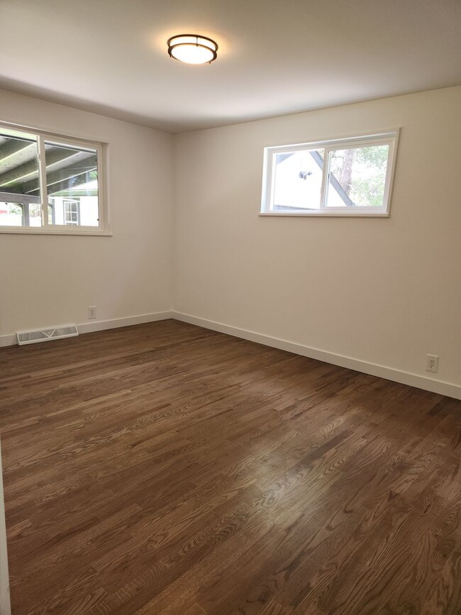 Building Photo - Completely renovated Ranch Style home in E...