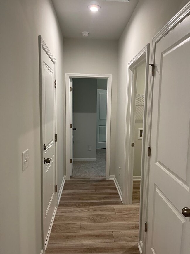 Building Photo - 4 bed 2 bath home in Heartwood!