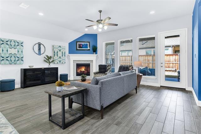 Building Photo - 917 Queens Lk Trl