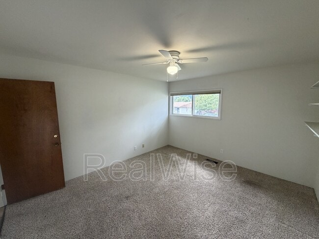 Building Photo - 710 NW Midland Ave