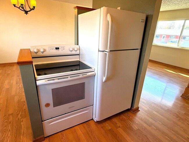 Building Photo - Updated 3 bedroom 2 bath with central air