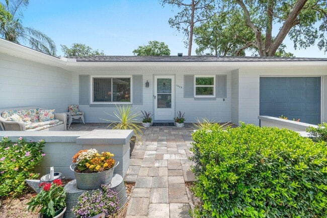 Building Photo - 1068 Mindello Ave