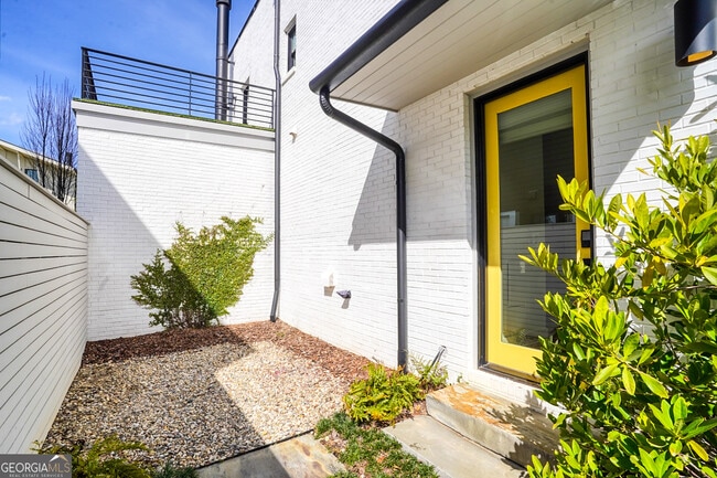 Building Photo - 157 Ravenhurst Ln