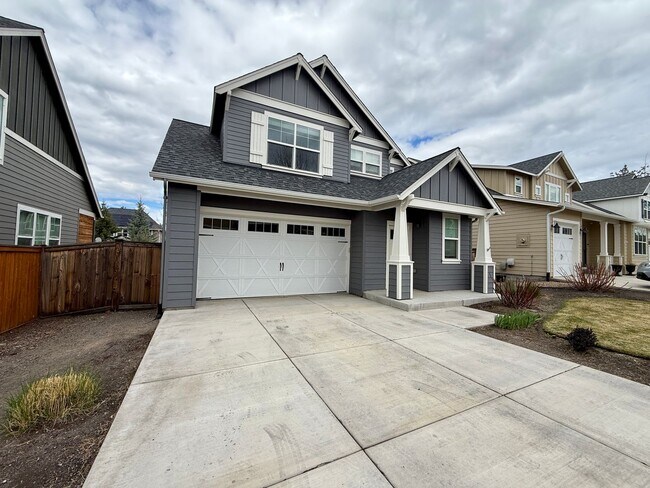 Building Photo - GORGEOUS OPEN LAYOUT HOME IN OLD FARM DISTRICT!