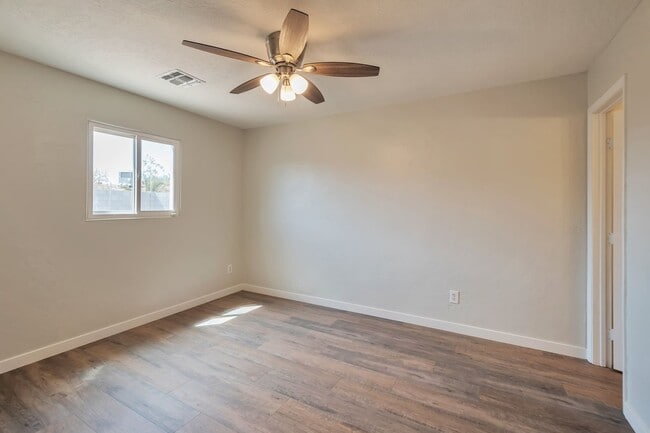 Building Photo - Amazing house on huge lot near ASU