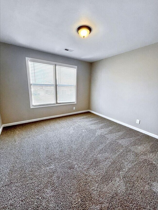 Building Photo - Beautiful 3-Bedroom Home with Modern Comfo...