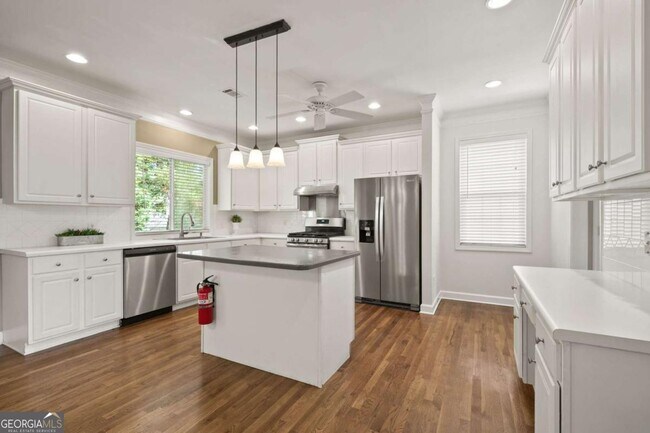 Building Photo - 10950 Kimball Crest Dr