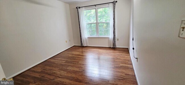 Building Photo - 75 Ashford Dr
