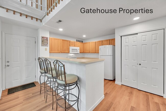 Building Photo - 864 S Reed Ct