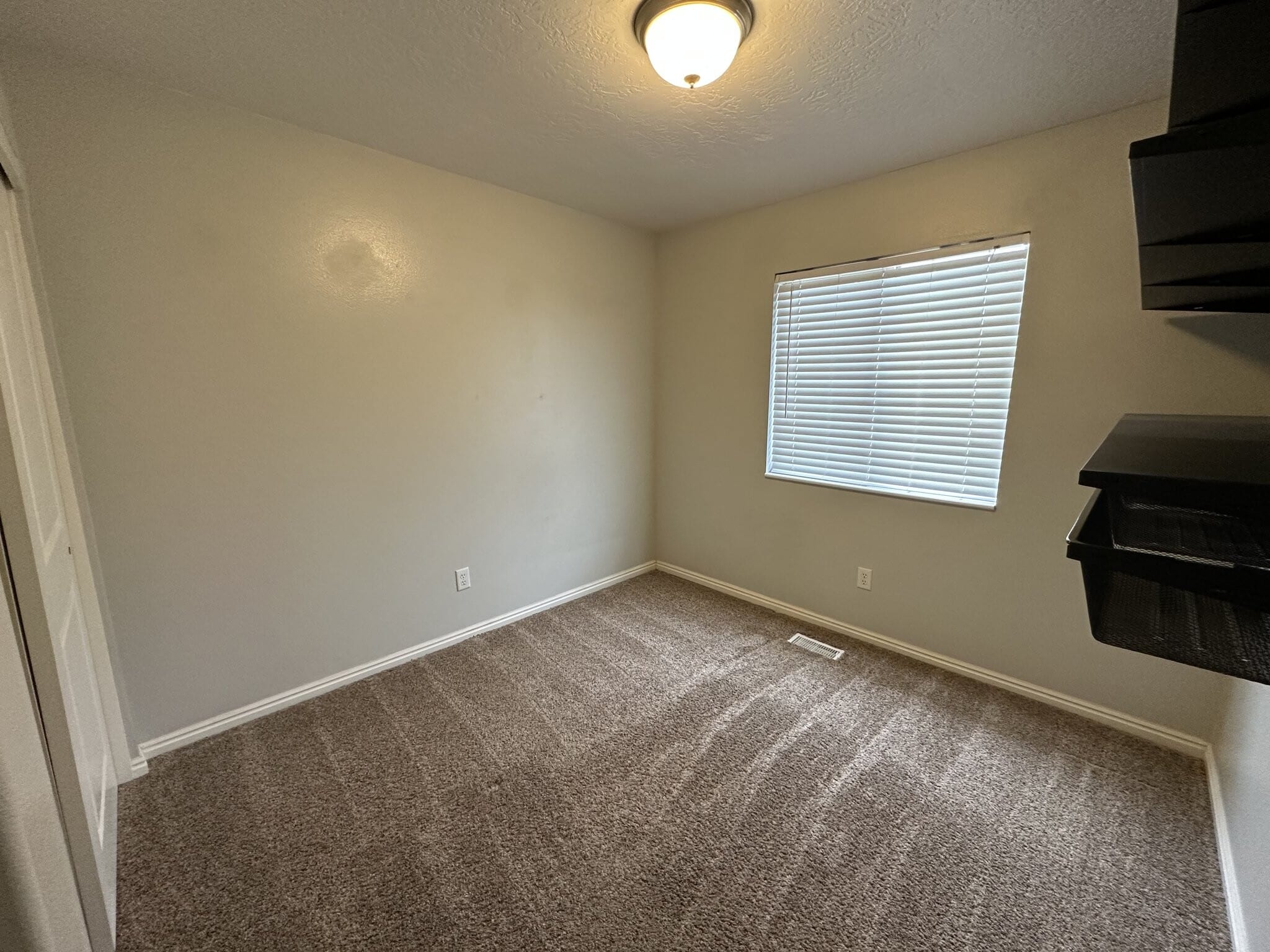 Building Photo - 775 Black Horse Dr