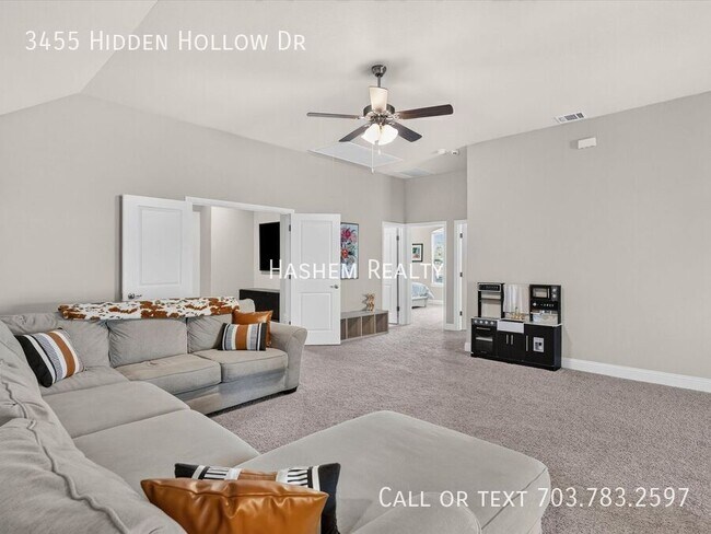 Building Photo - 3455 Hidden Holw Dr