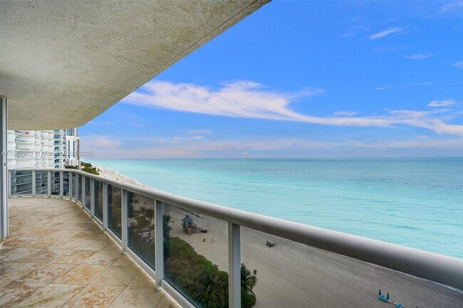 Building Photo - 16711 Collins Ave